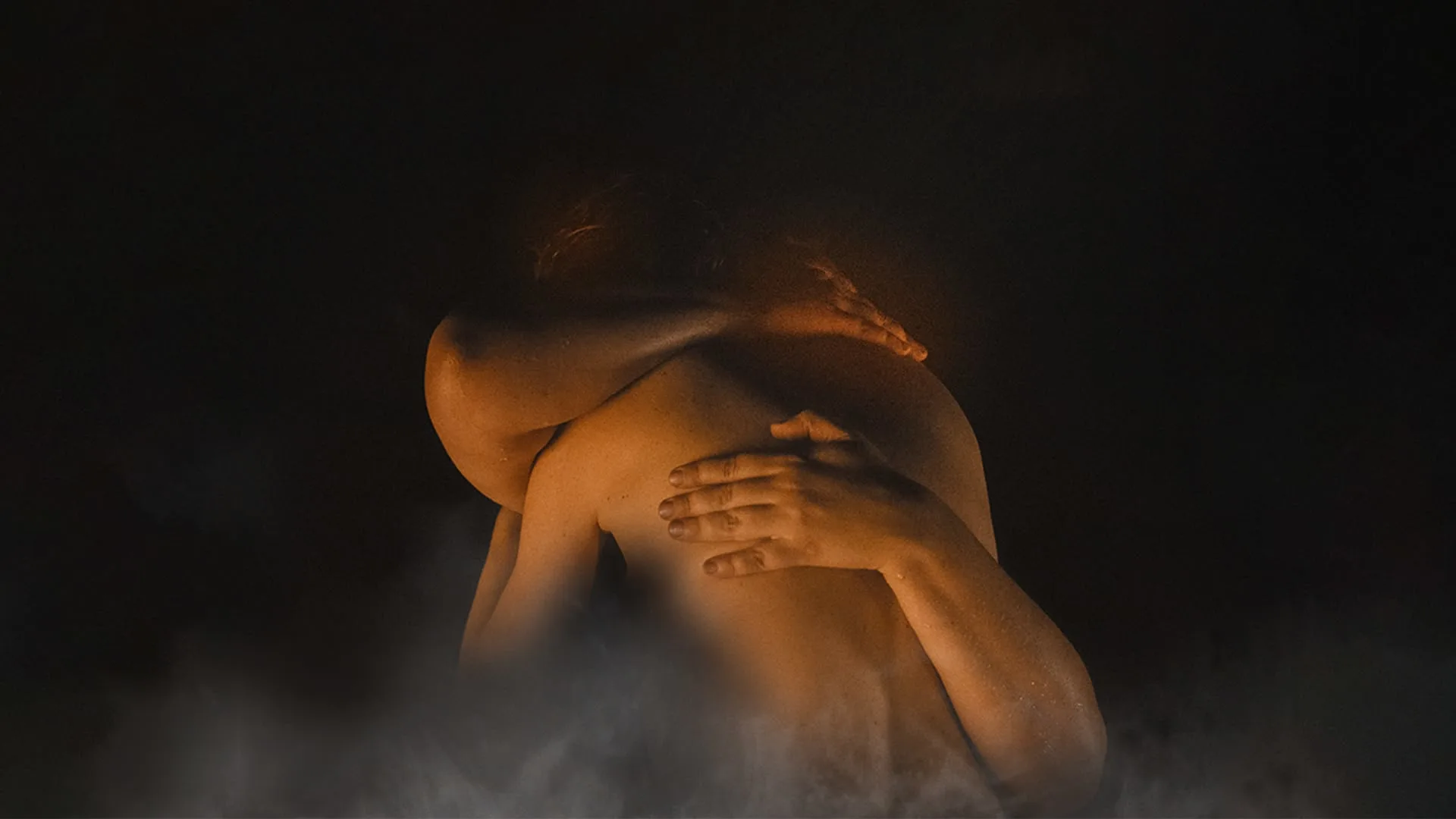 Smoke Sauna: I segreti della sorellanza